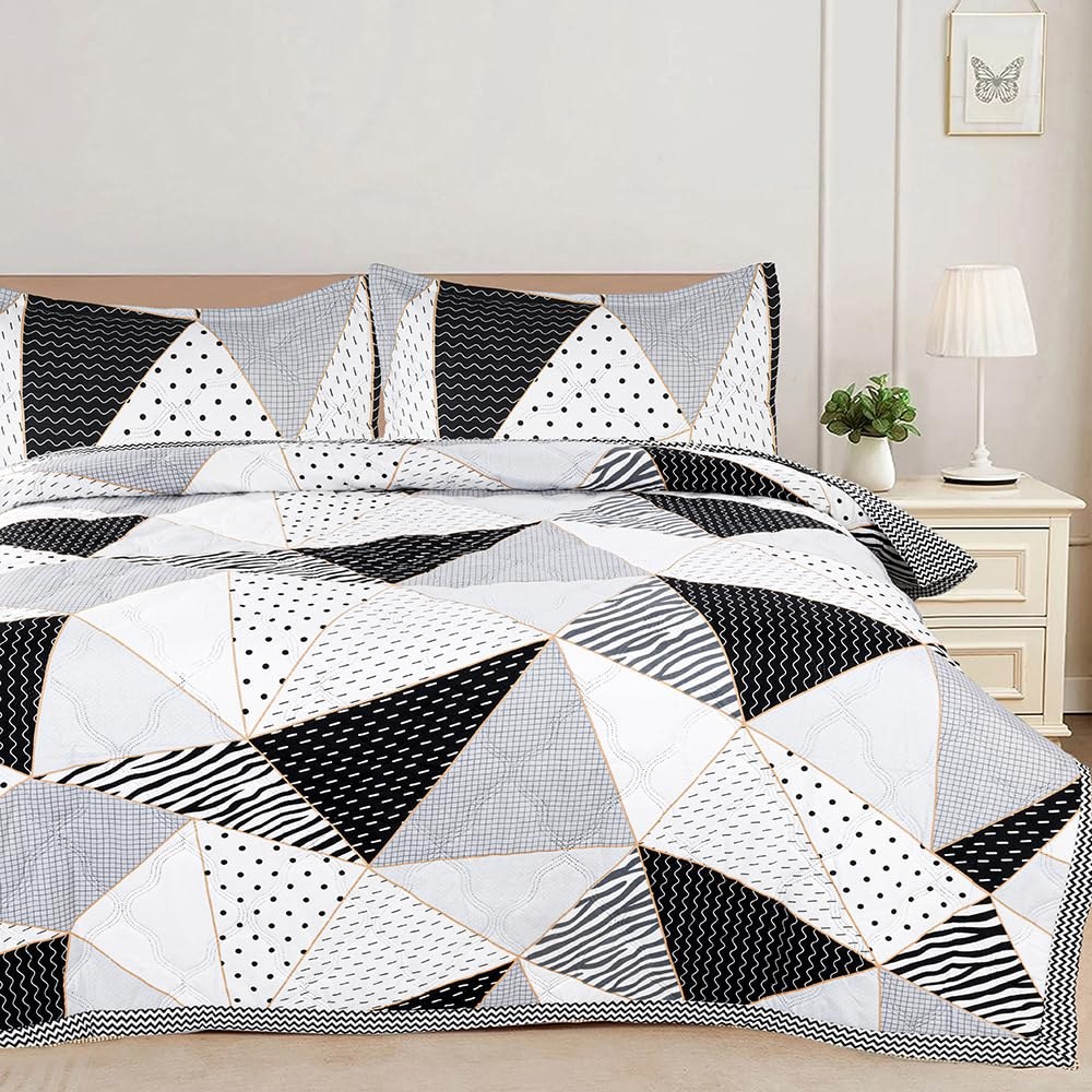 Monochrome Geometry Quilted Bed Cover in Black and White